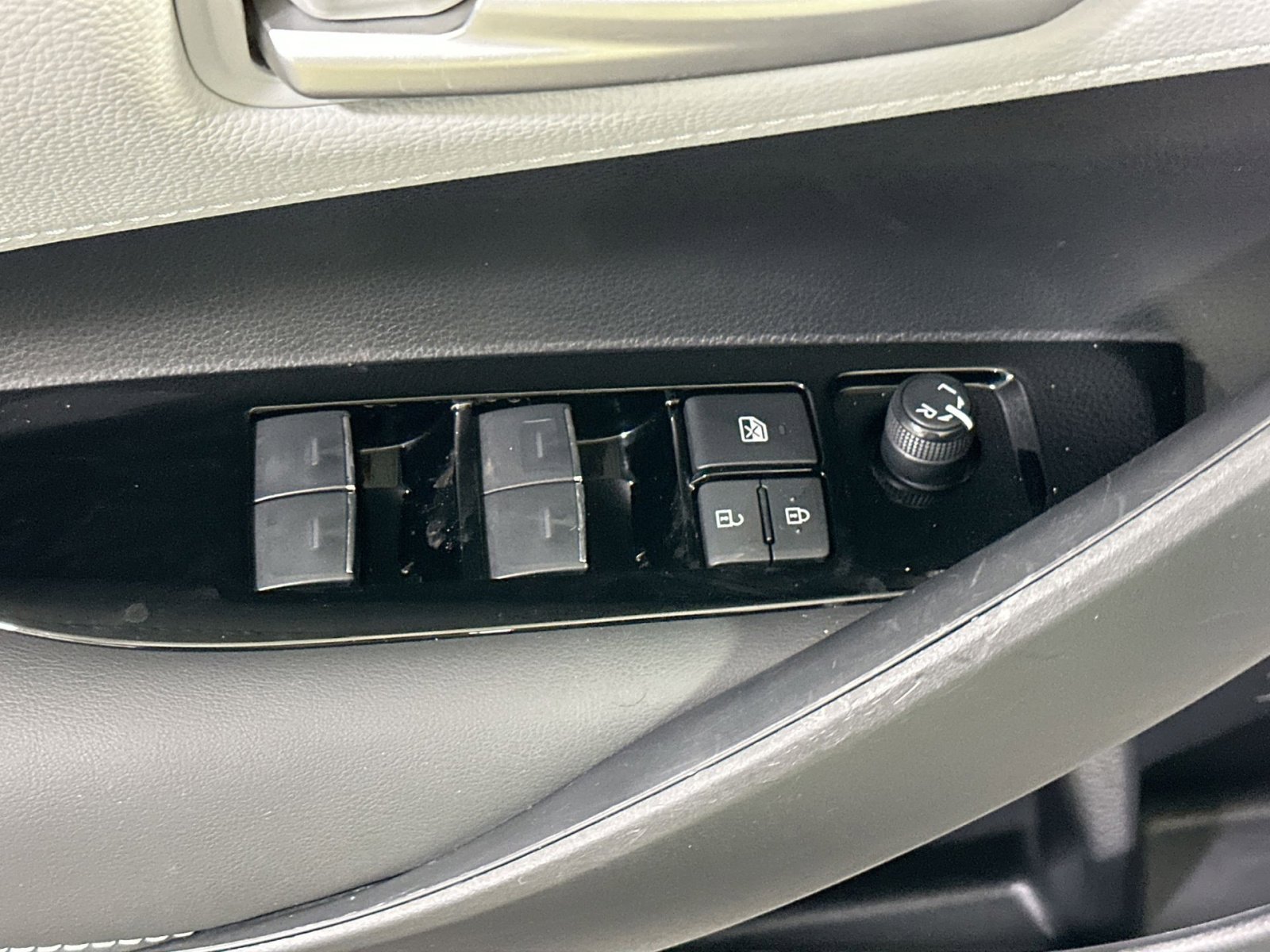 Used 2023 Toyota Corolla SE image 16