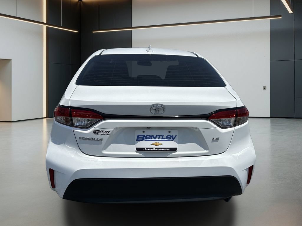 Used 2024 Toyota Corolla LE FWD image 5