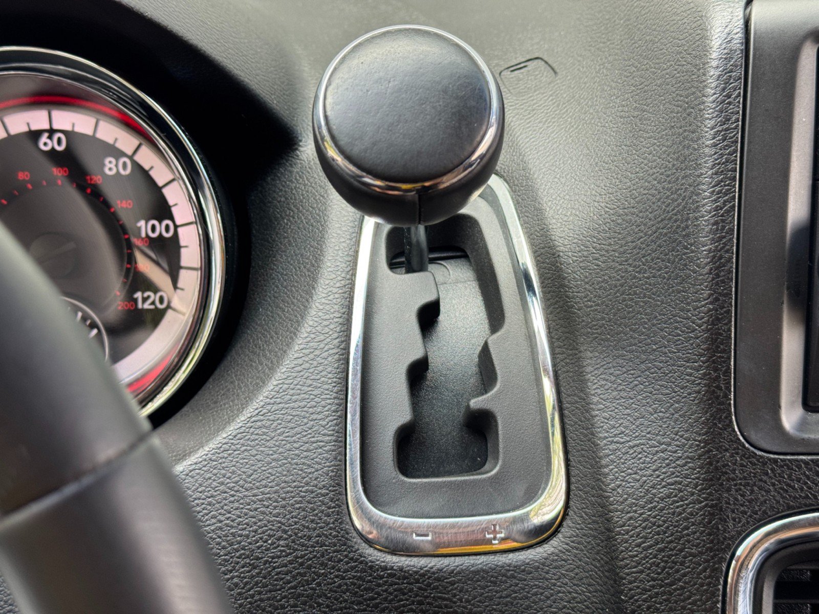Used 2015 Dodge Grand Caravan American Value Package w/ UConnect Hands-Free Group FWD image 21