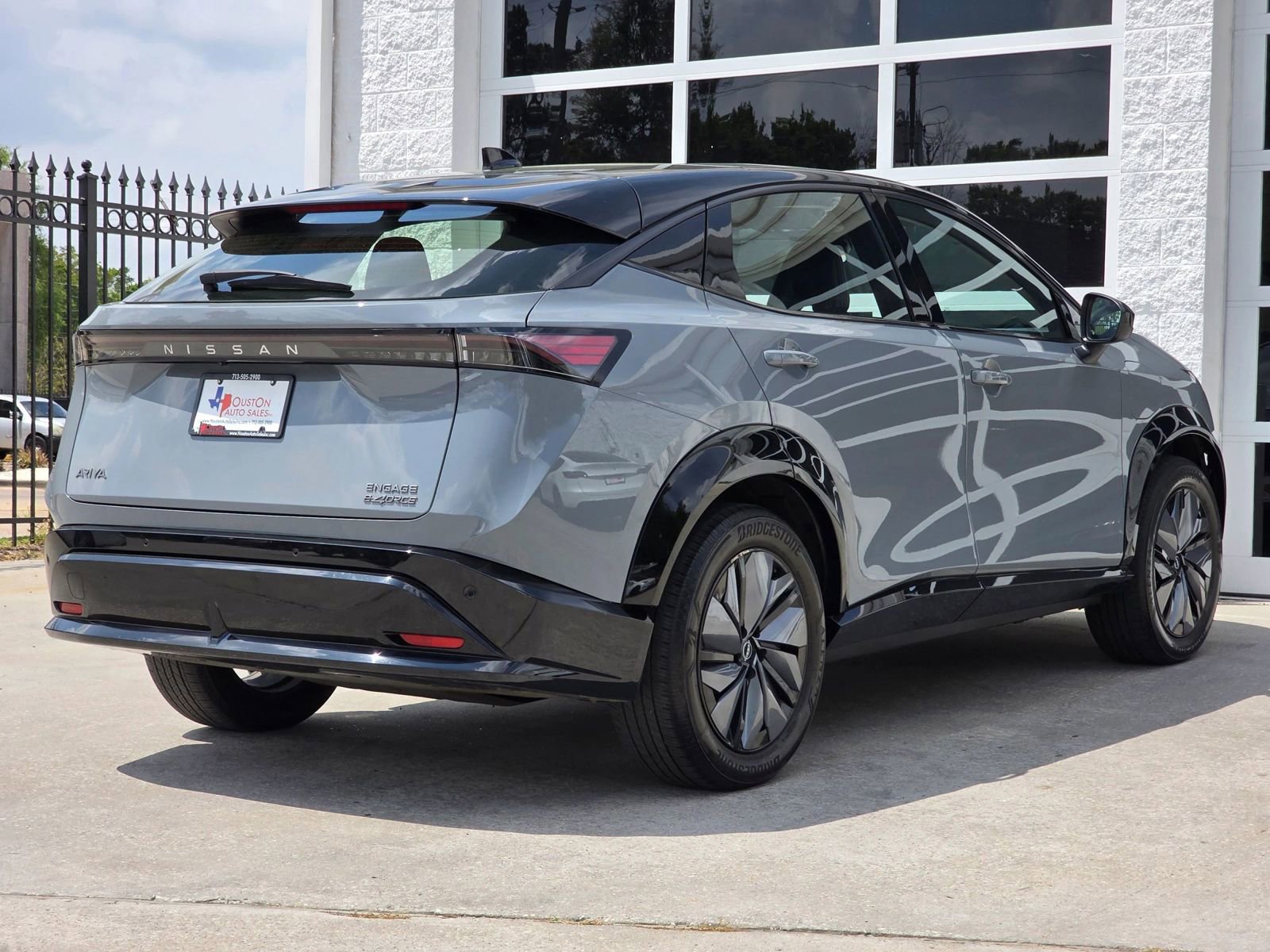 Used 2023 Nissan Ariya AWD image 4