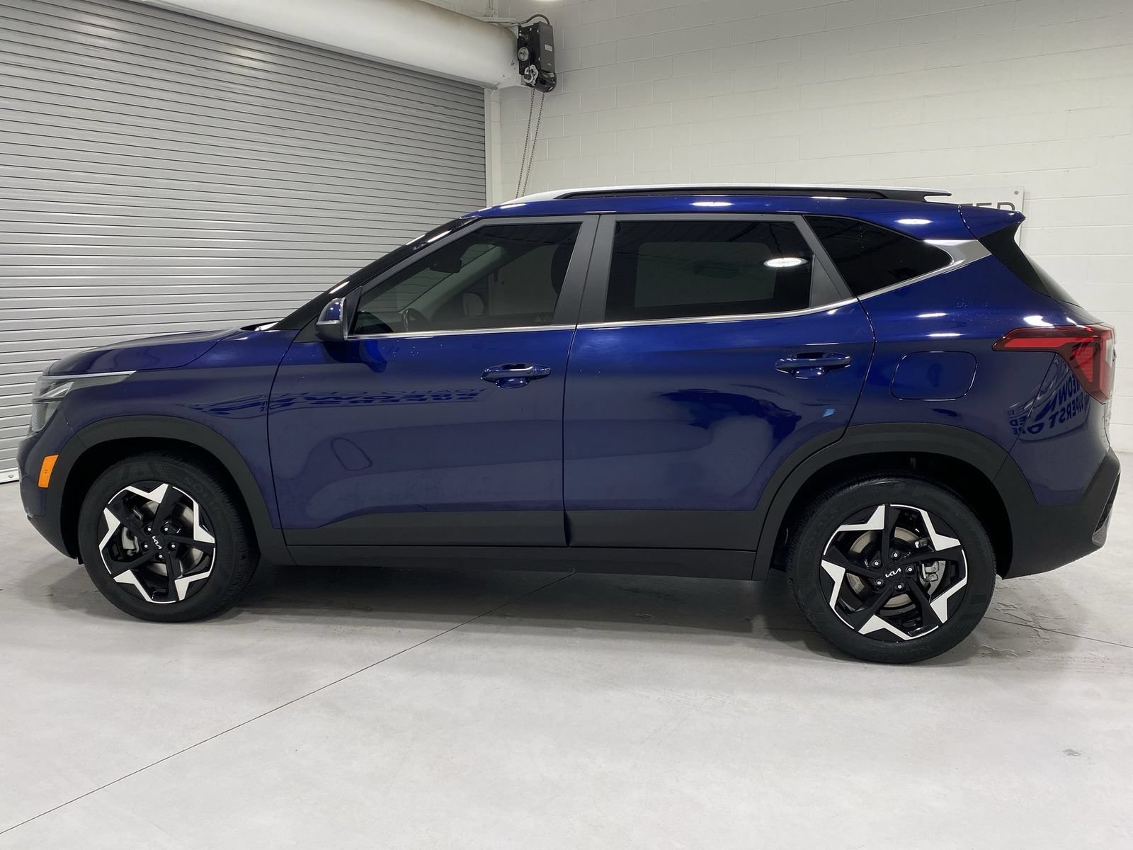 Used 2024 Kia Seltos EX AWD/4WD image 5