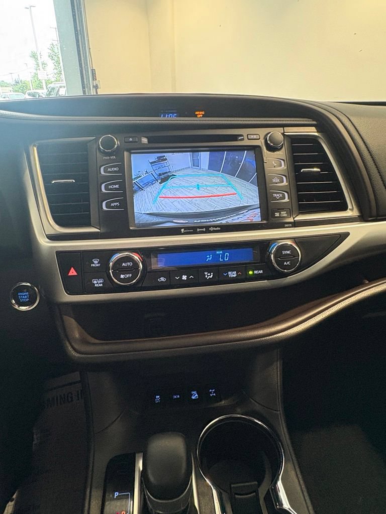 Used 2018 Toyota Highlander XLE AWD/4WD image 28