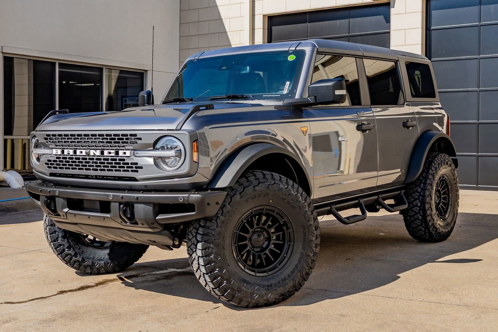 Used 2023 Ford Bronco Badlands w/ Sasquatch Package AWD/4WD image 5