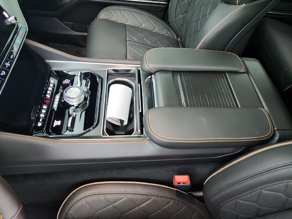 New 2026 Jeep Grand Wagoneer Summit AWD/4WD image 28