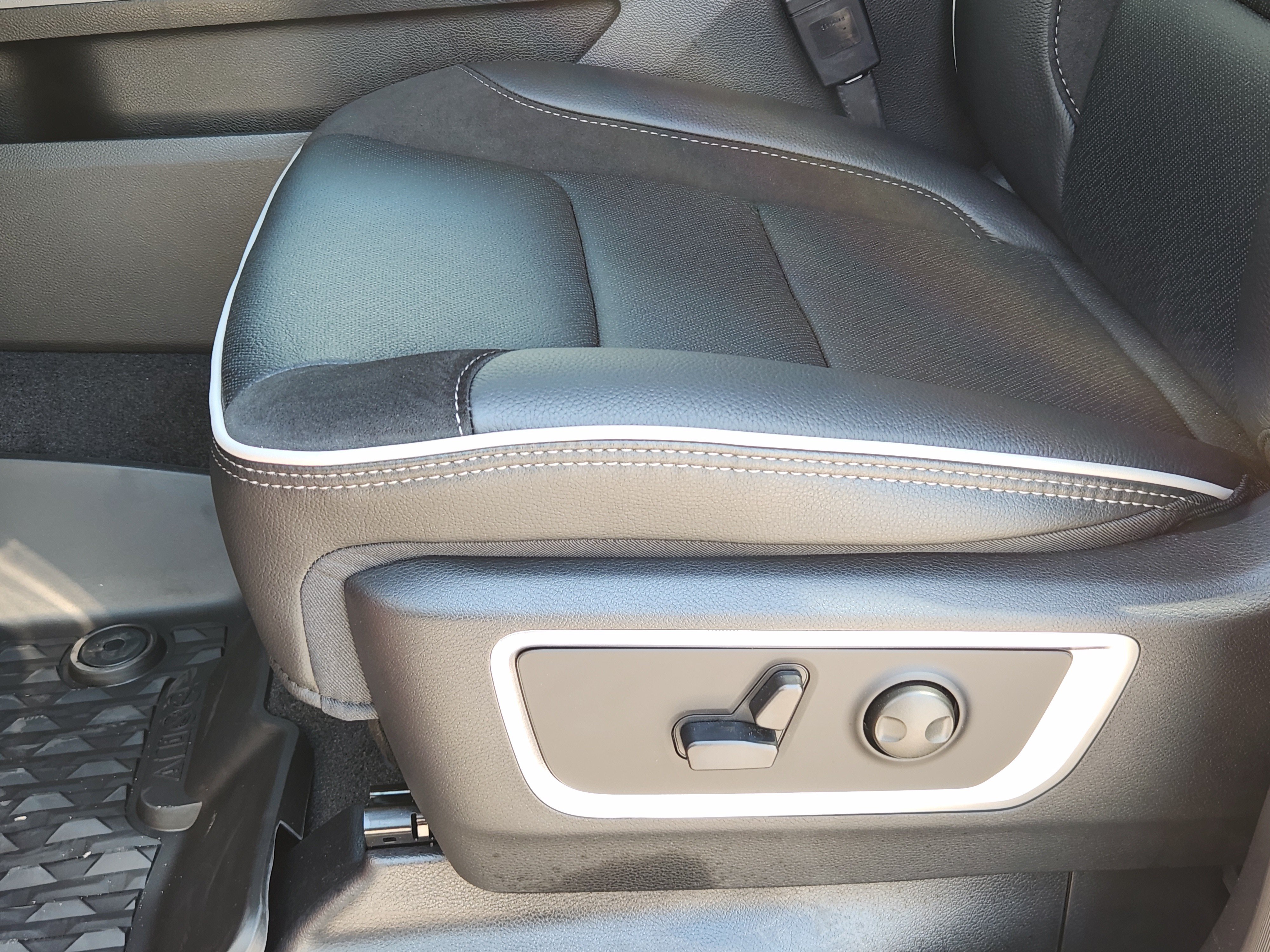New 2027 RAM 1500 Laramie AWD/4WD image 18