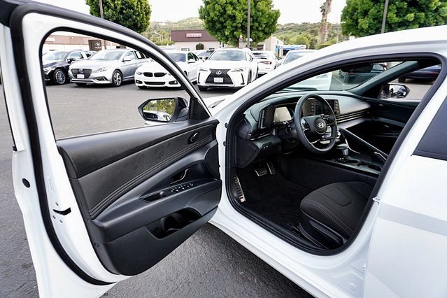 Used 2026 Hyundai Elantra Sport FWD image 34