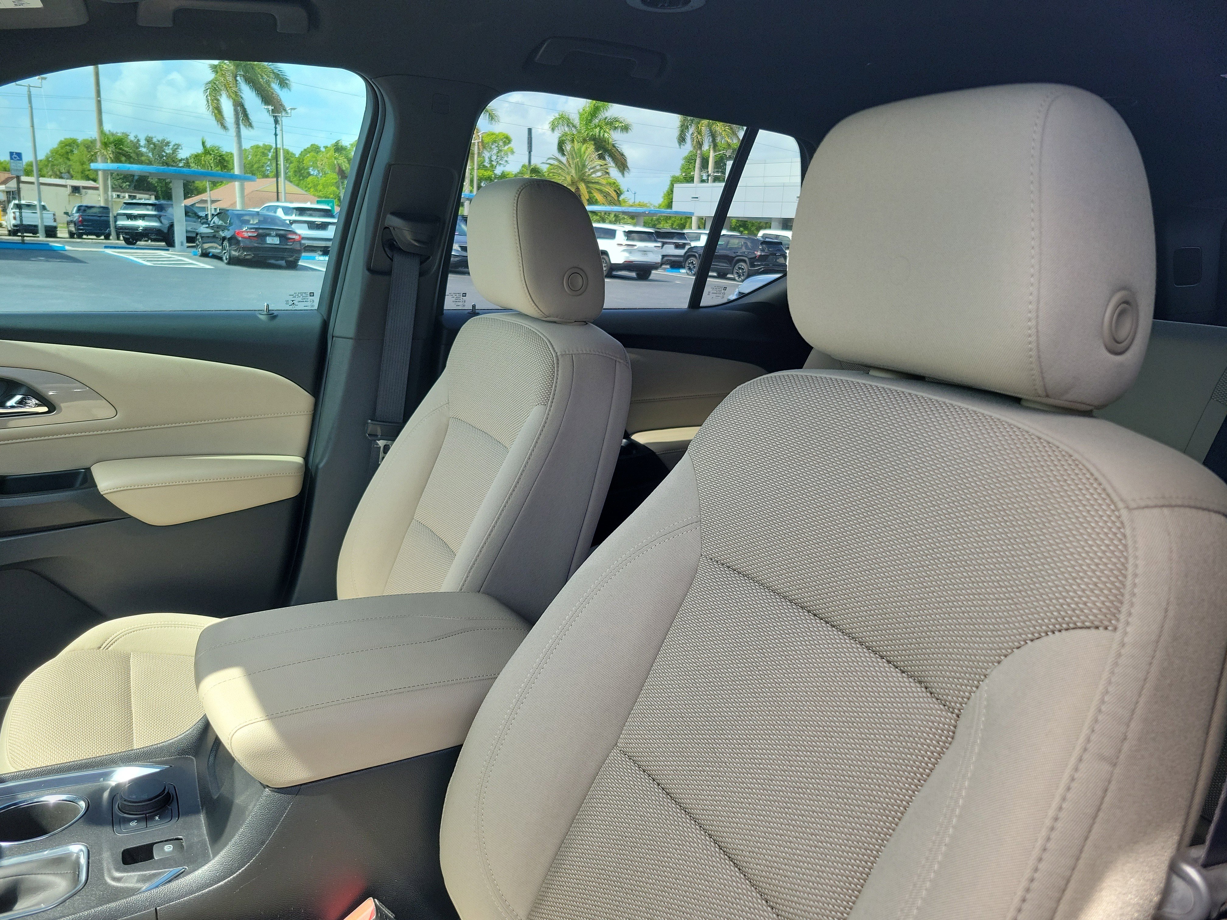 Used 2022 Chevrolet Traverse LS FWD image 12