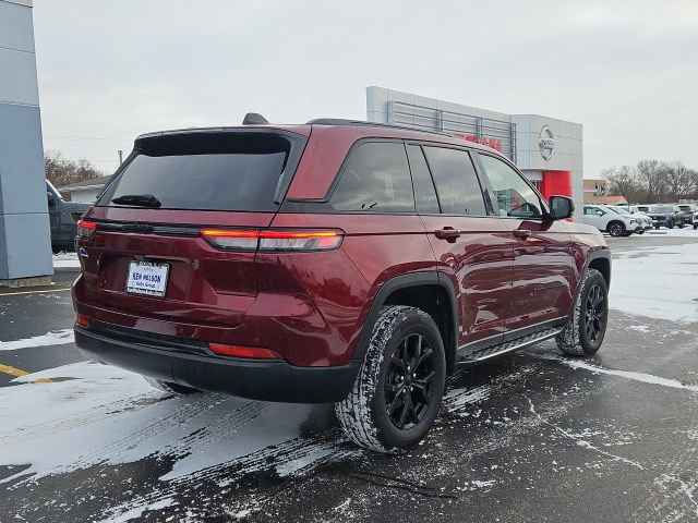 Used 2024 Jeep Grand Cherokee Altitude image 13