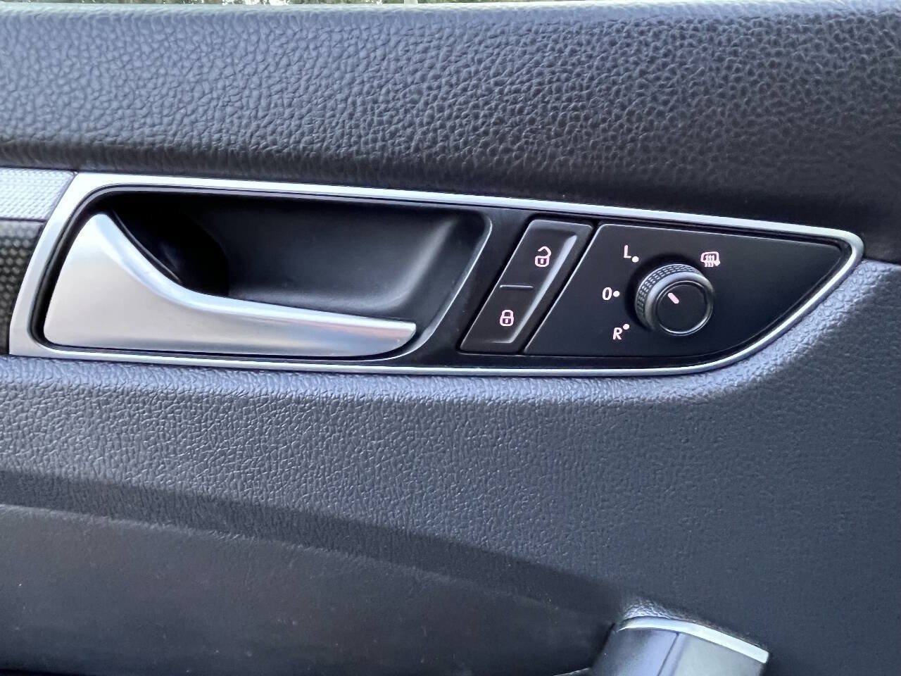 Used 2019 Volkswagen Passat 2.0T SE R-Line FWD image 36