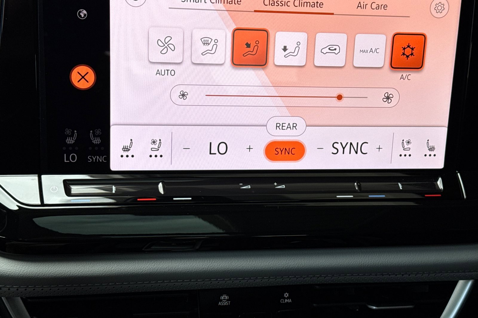 New 2025 Volkswagen Atlas Peak Edition SE image 19