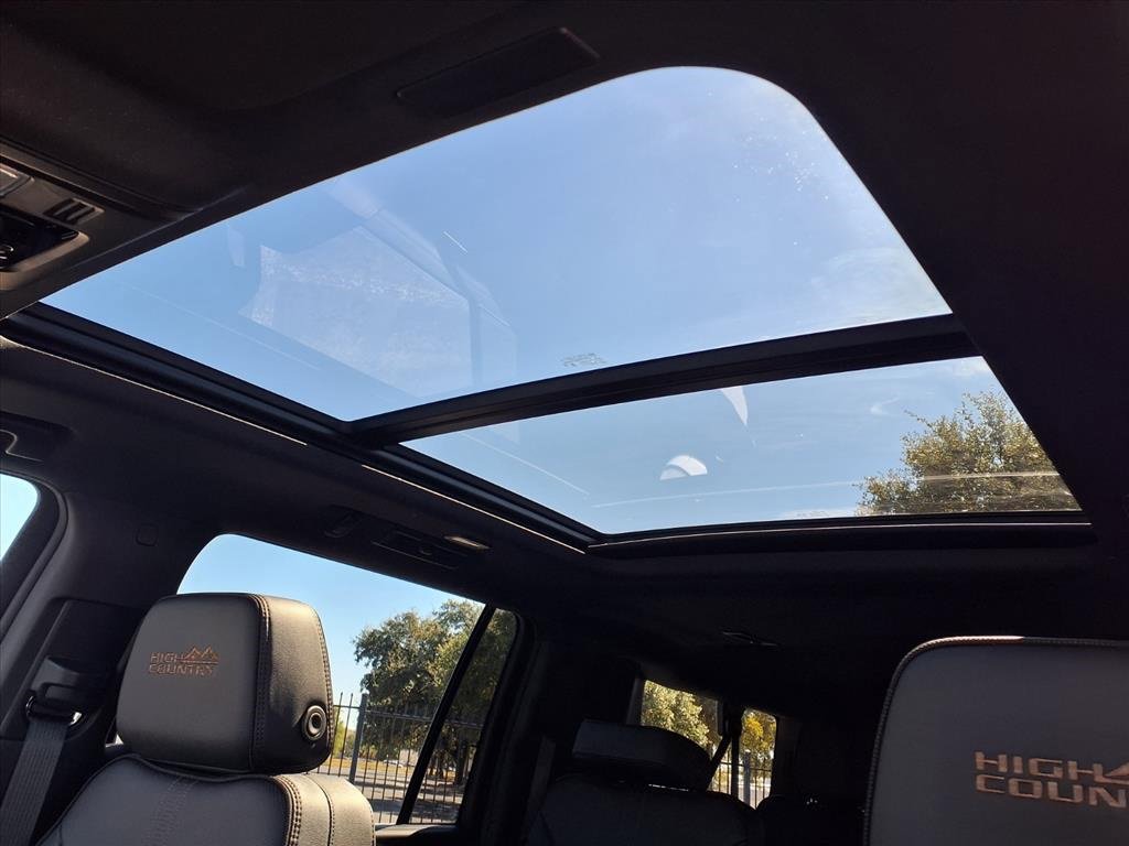 New 2026 Chevrolet Suburban High Country image 9