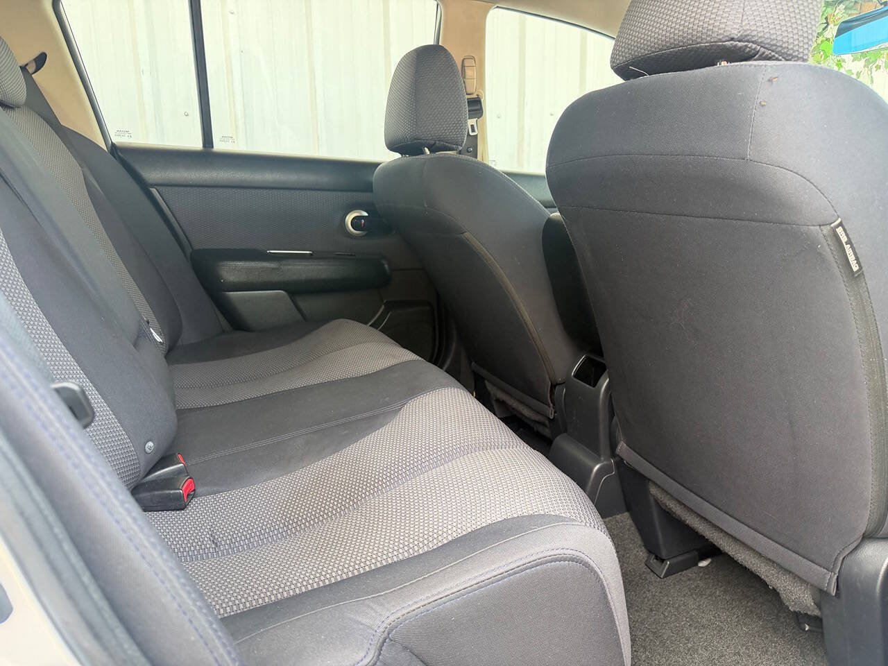 Used 2009 Nissan Versa Hatchback w/ Convenience Pkg FWD image 25