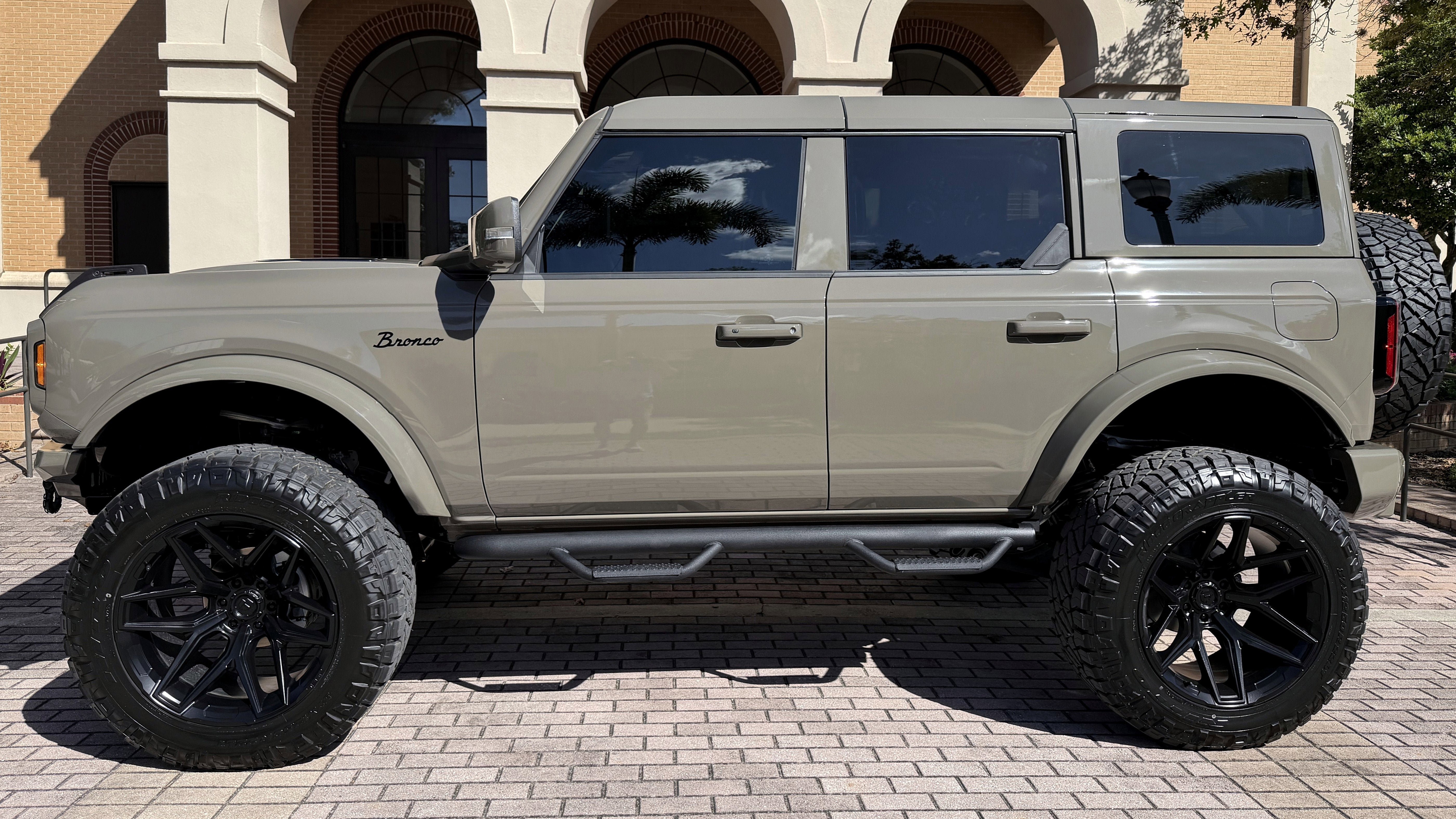 Used 2025 Ford Bronco Outer Banks AWD/4WD image 8