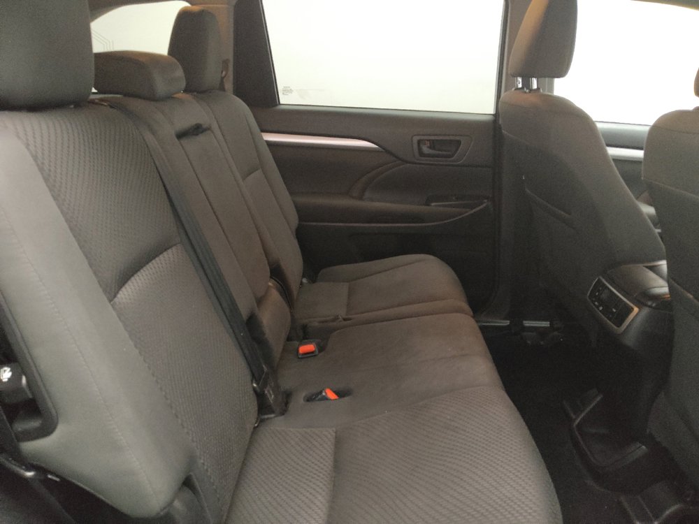 Used 2018 Toyota Highlander LE w/ Protection Package #3 AWD/4WD image 19