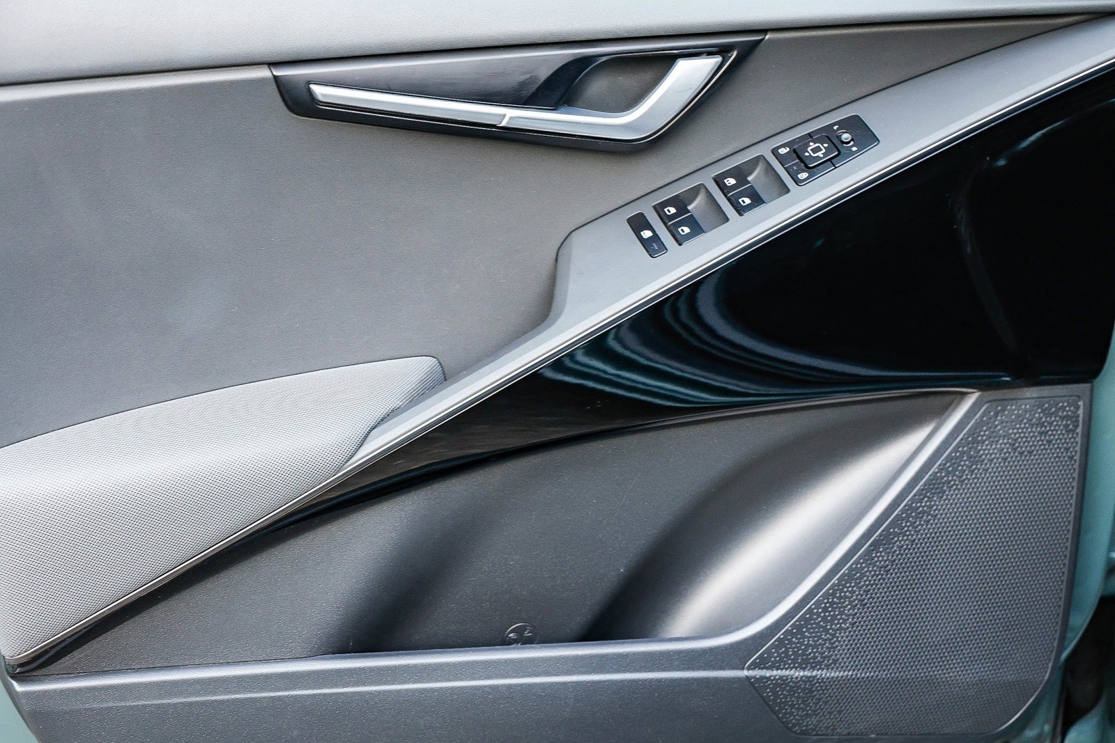 Used 2023 Kia Niro EX image 21