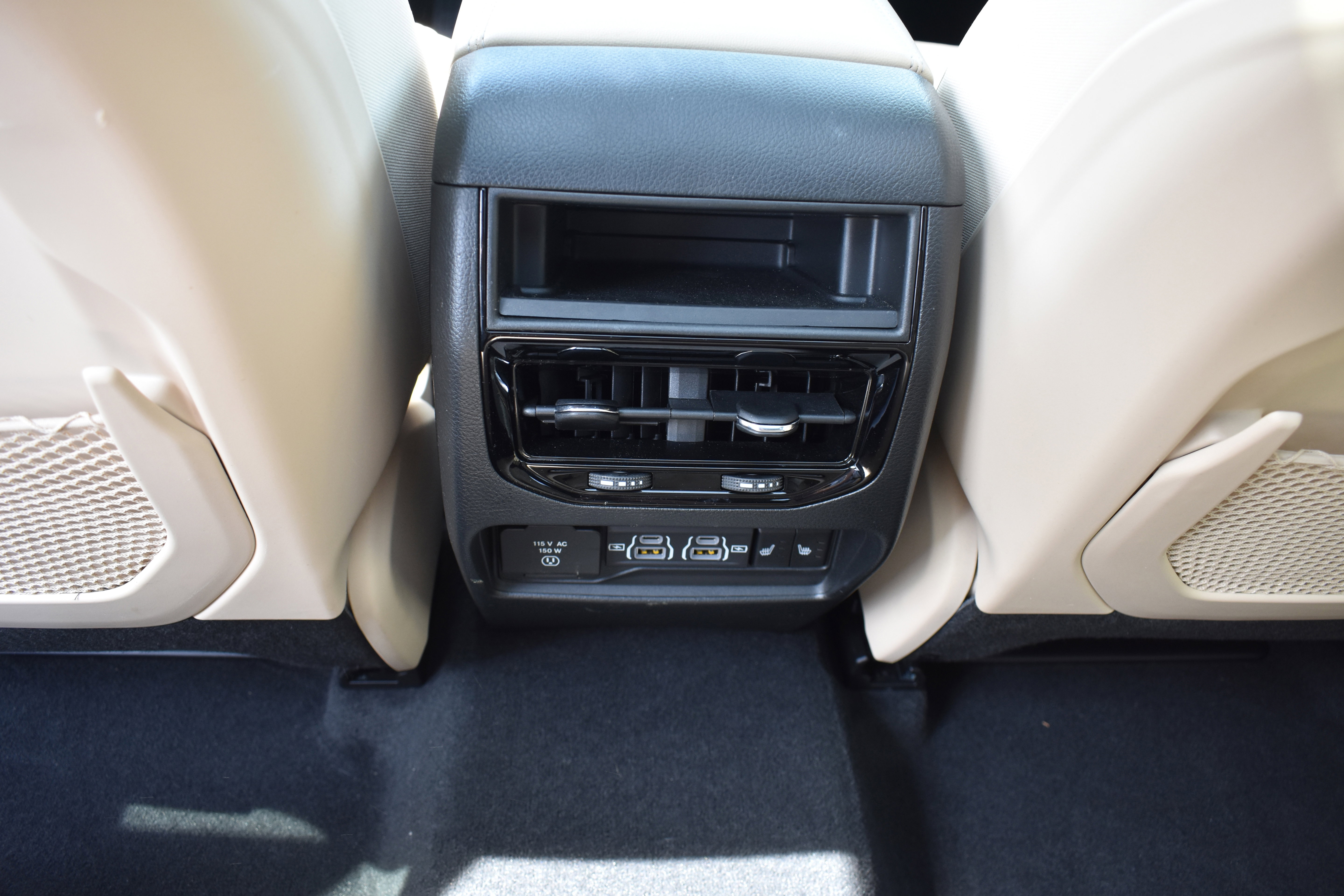 Used 2025 Jeep Grand Cherokee Limited w/ Luxury Tech Group II image 30