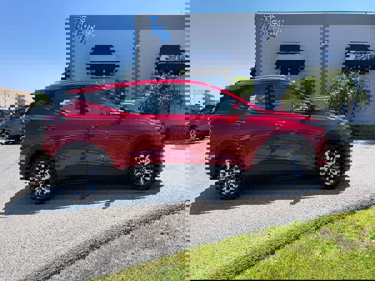Used 2022 Chevrolet Bolt EUV LT w/ Convenience Package image 4
