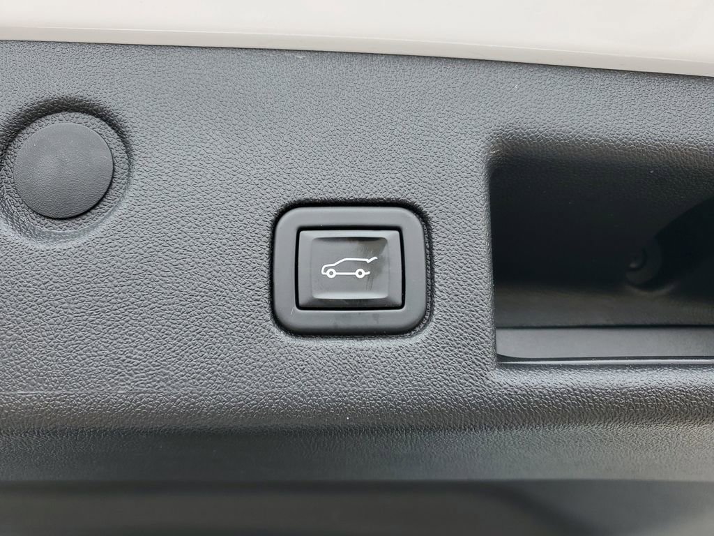 Used 2023 Chevrolet Equinox Premier image 34