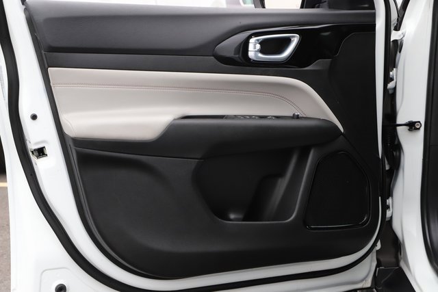 Used 2024 Jeep Compass Limited image 16