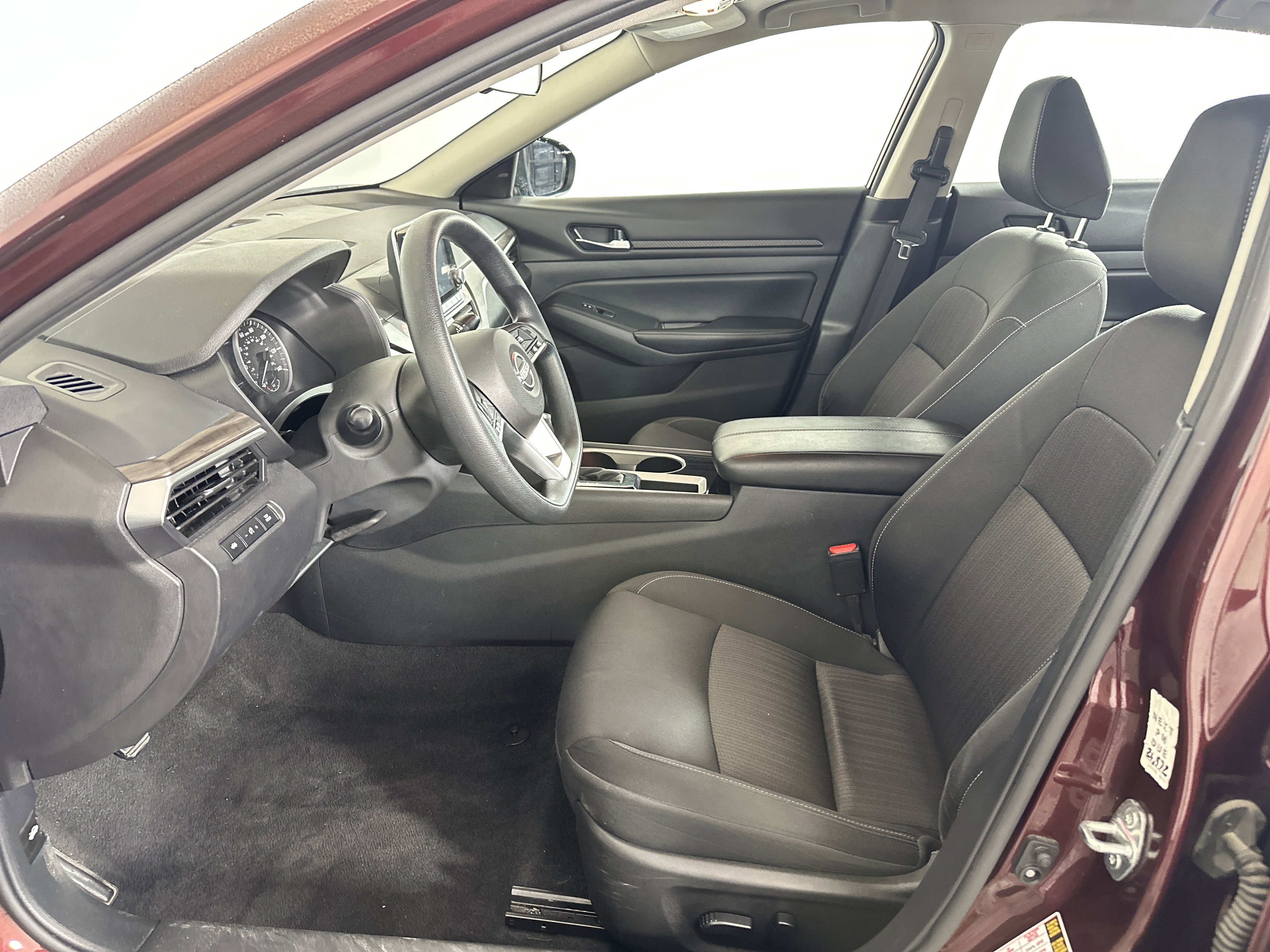 Used 2024 Nissan Altima 2.5 SV image 6