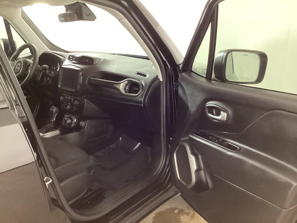Used 2022 Jeep Renegade Latitude AWD/4WD image 19