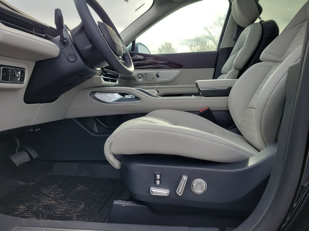 New 2026 Lincoln Nautilus Reserve AWD/4WD image 17