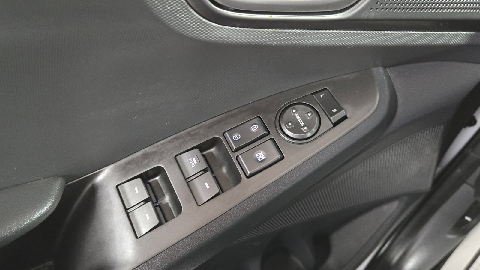 Used 2021 Hyundai Ioniq SE image 21