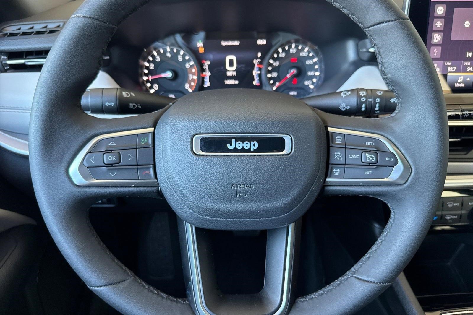 Used 2025 Jeep Compass Limited image 15