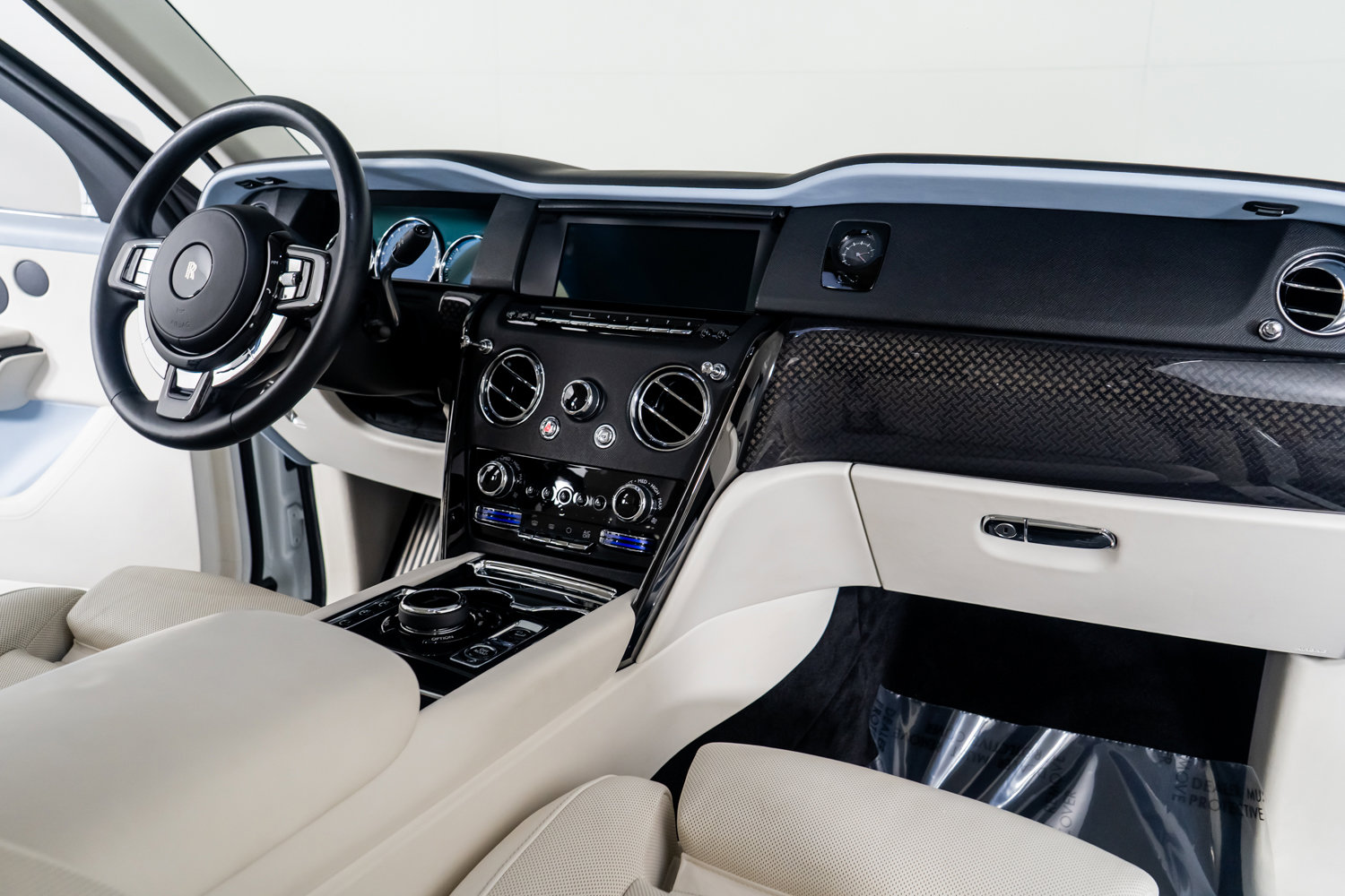 Used 2023 Rolls-Royce Cullinan Black Badge image 32