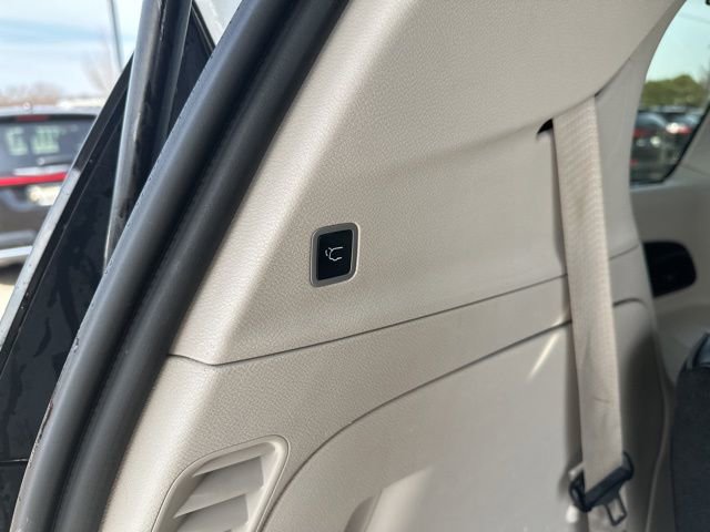 Used 2020 Chrysler Pacifica Limited FWD image 11