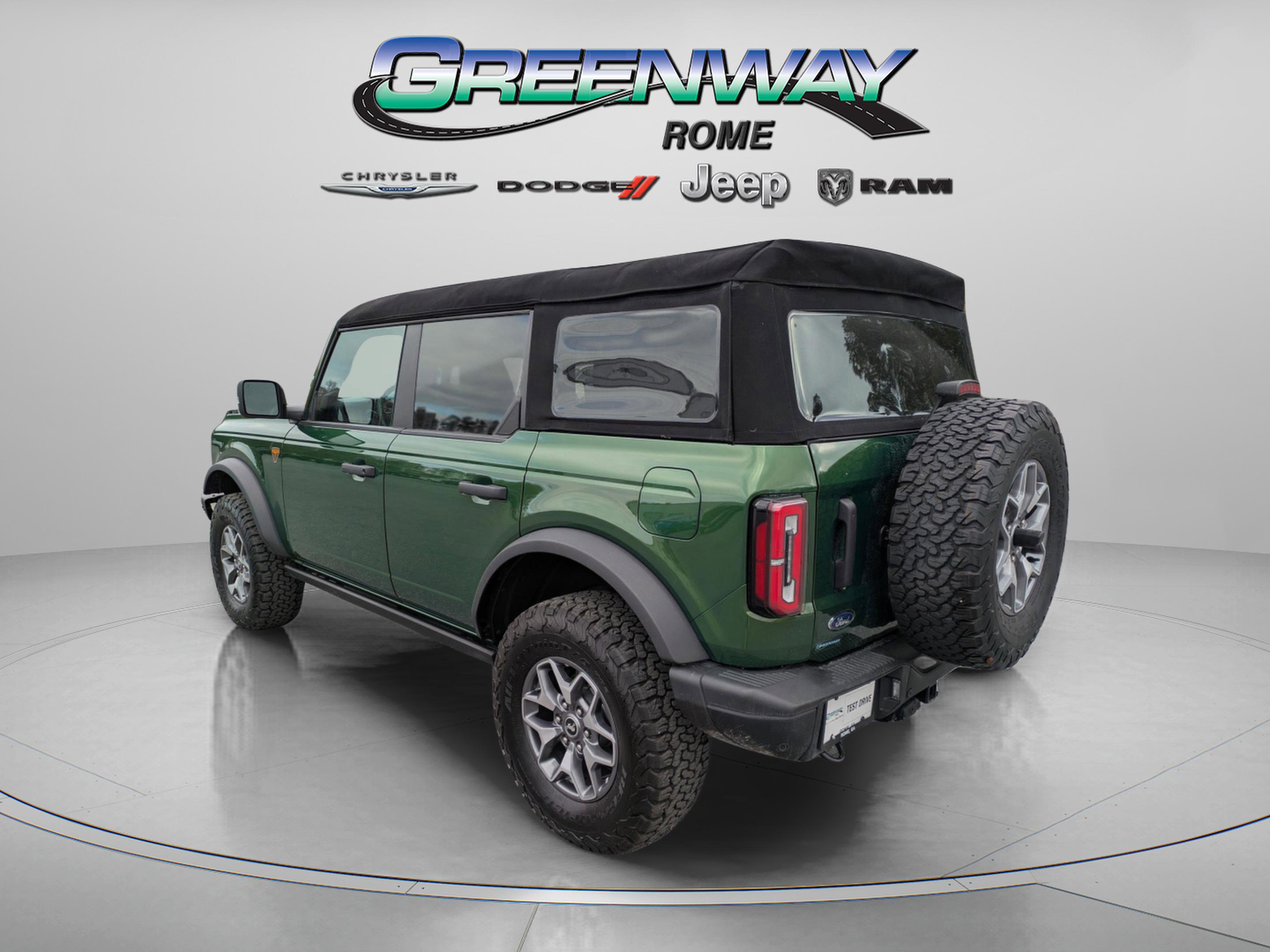 Used 2025 Ford Bronco Badlands image 5