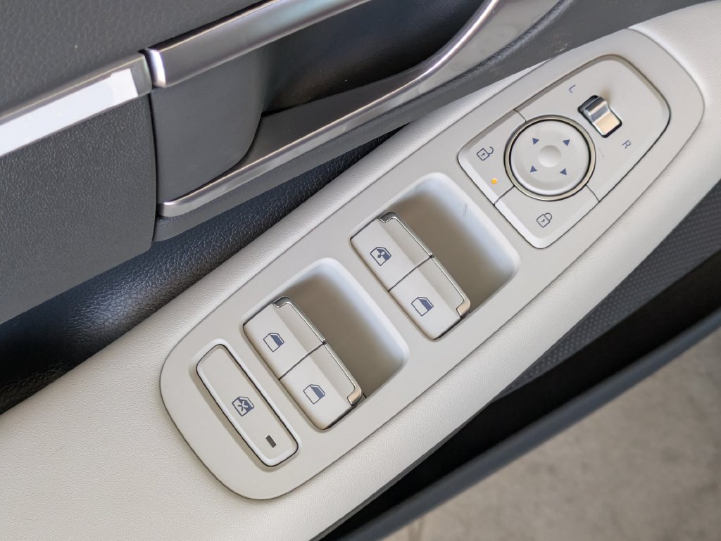 Used 2025 Hyundai Sonata SE FWD image 13