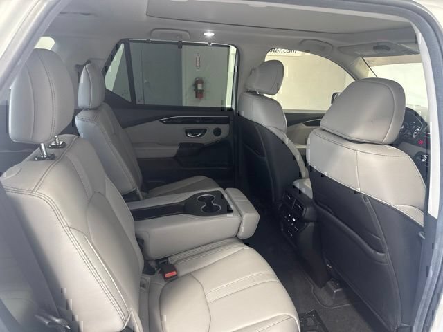 Used 2025 Honda Pilot Touring image 21