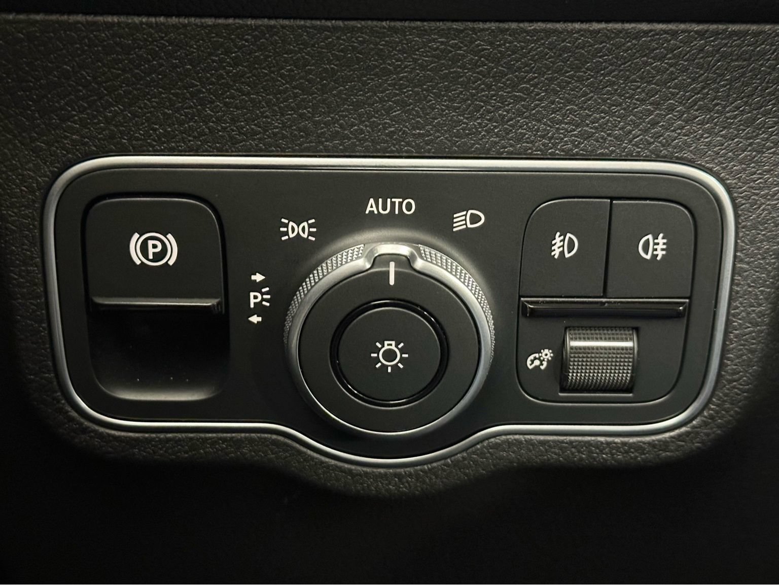 Used 2026 Mercedes-Benz GLB 250 4MATIC image 30