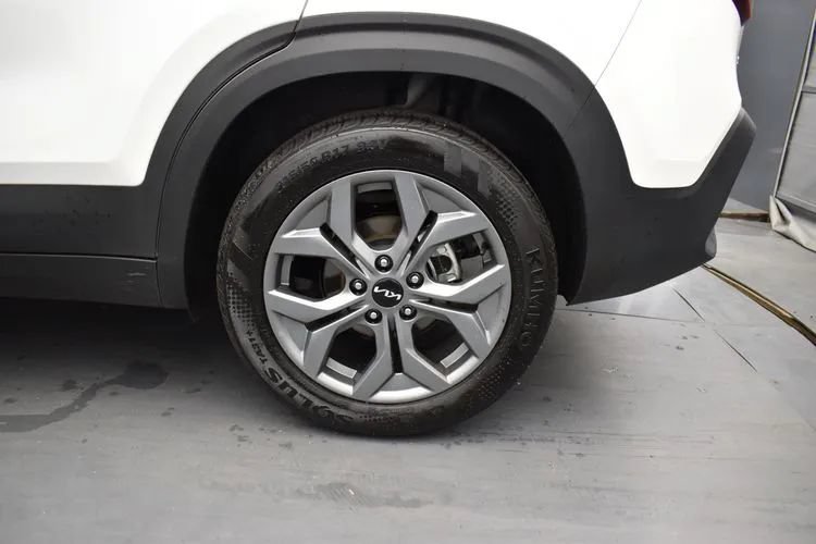Used 2026 Kia Seltos LX FWD image 33