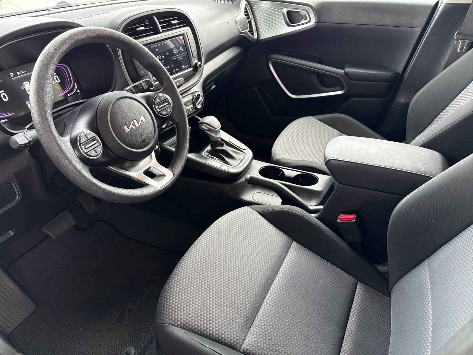 Certified 2025 Kia Soul LX image 9