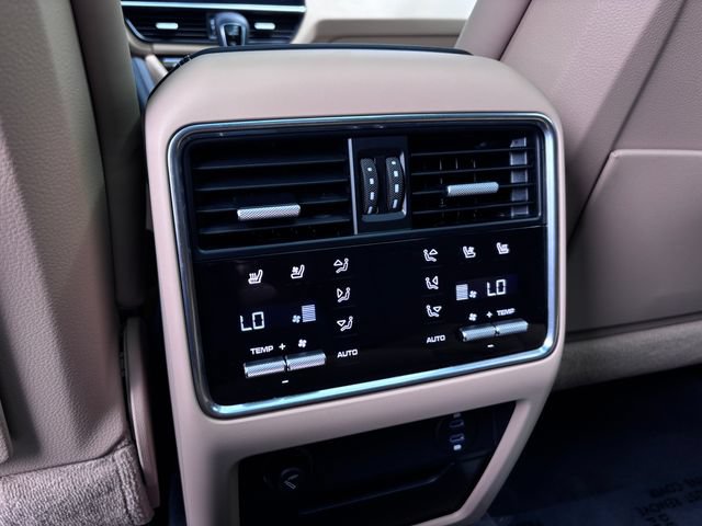 Certified 2022 Porsche Cayenne Turbo S AWD/4WD image 25