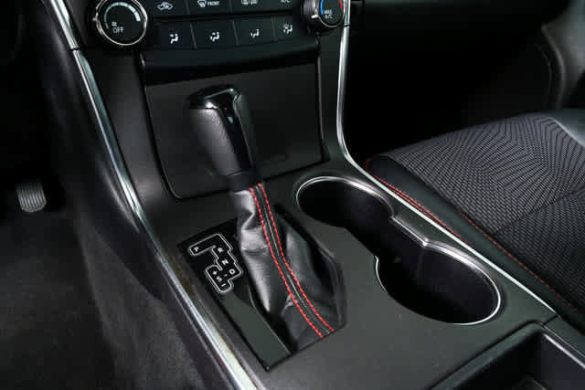 Used 2016 Toyota Camry SE image 14