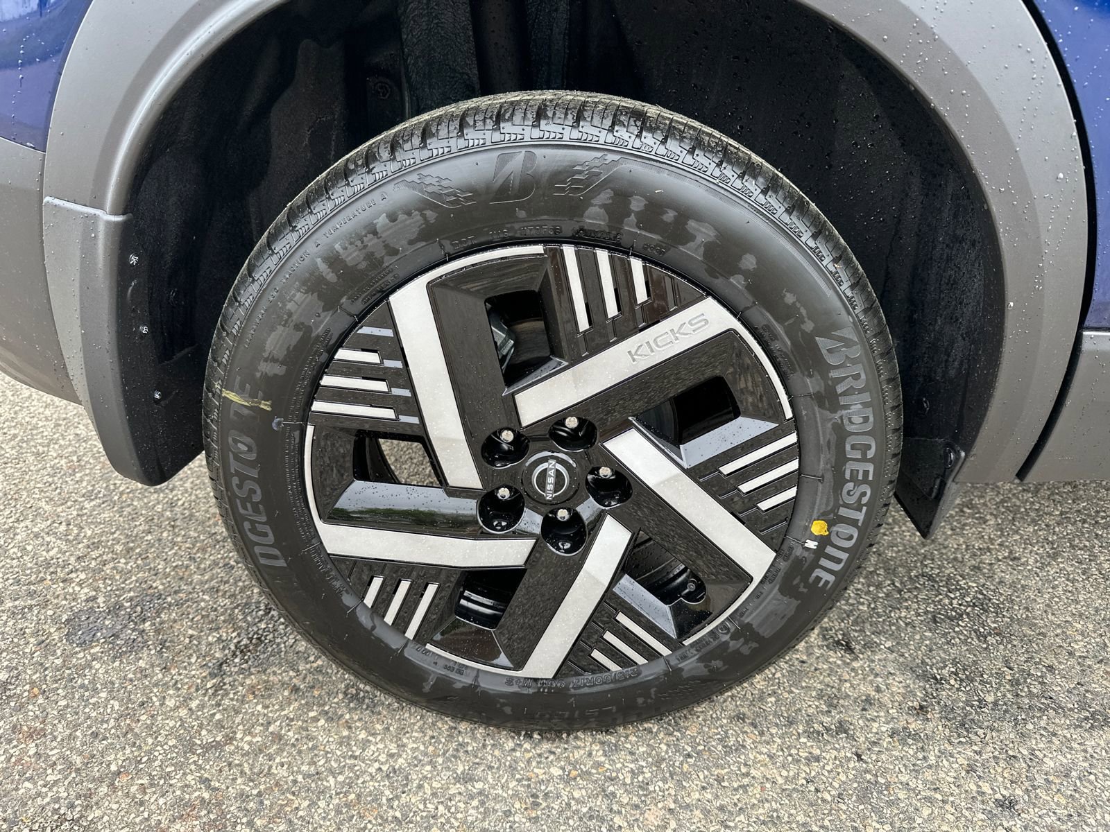 New 2026 Nissan Kicks SV image 15