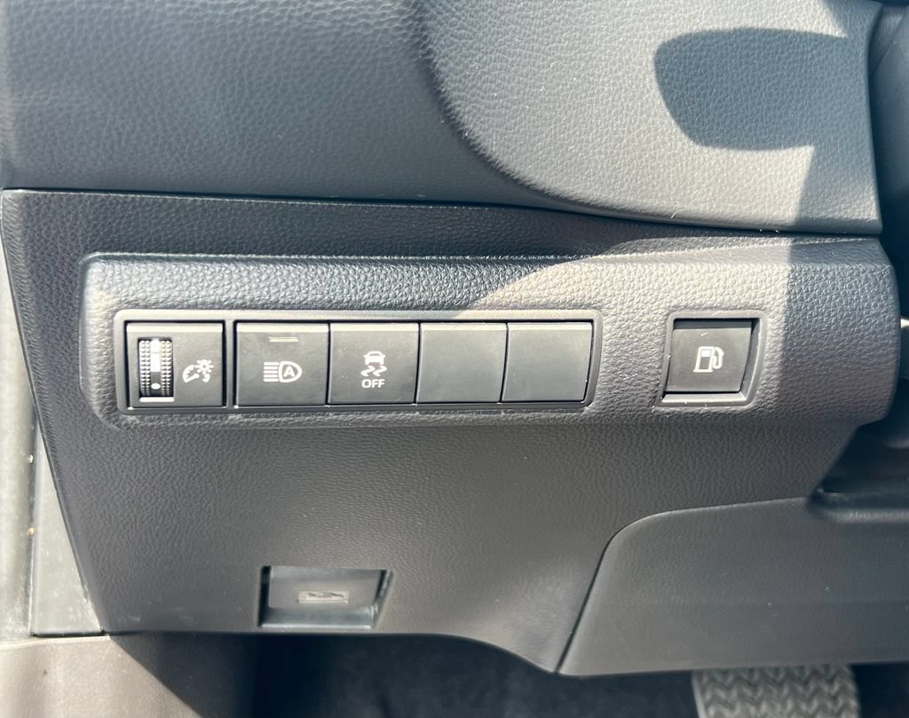 Used 2023 Toyota Corolla SE w/ SE Package FWD image 19