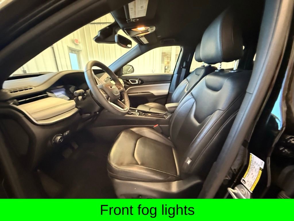 Used 2025 Jeep Compass Limited image 8