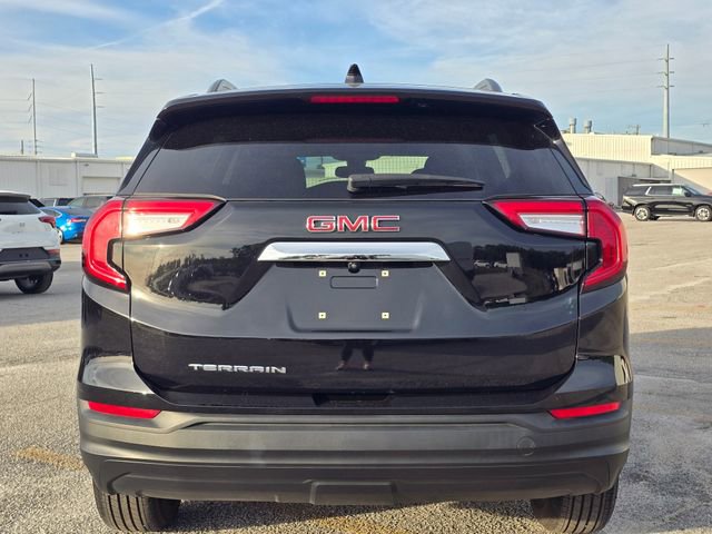 Used 2023 GMC Terrain SLE w/ Driver Convenience Package FWD image 4