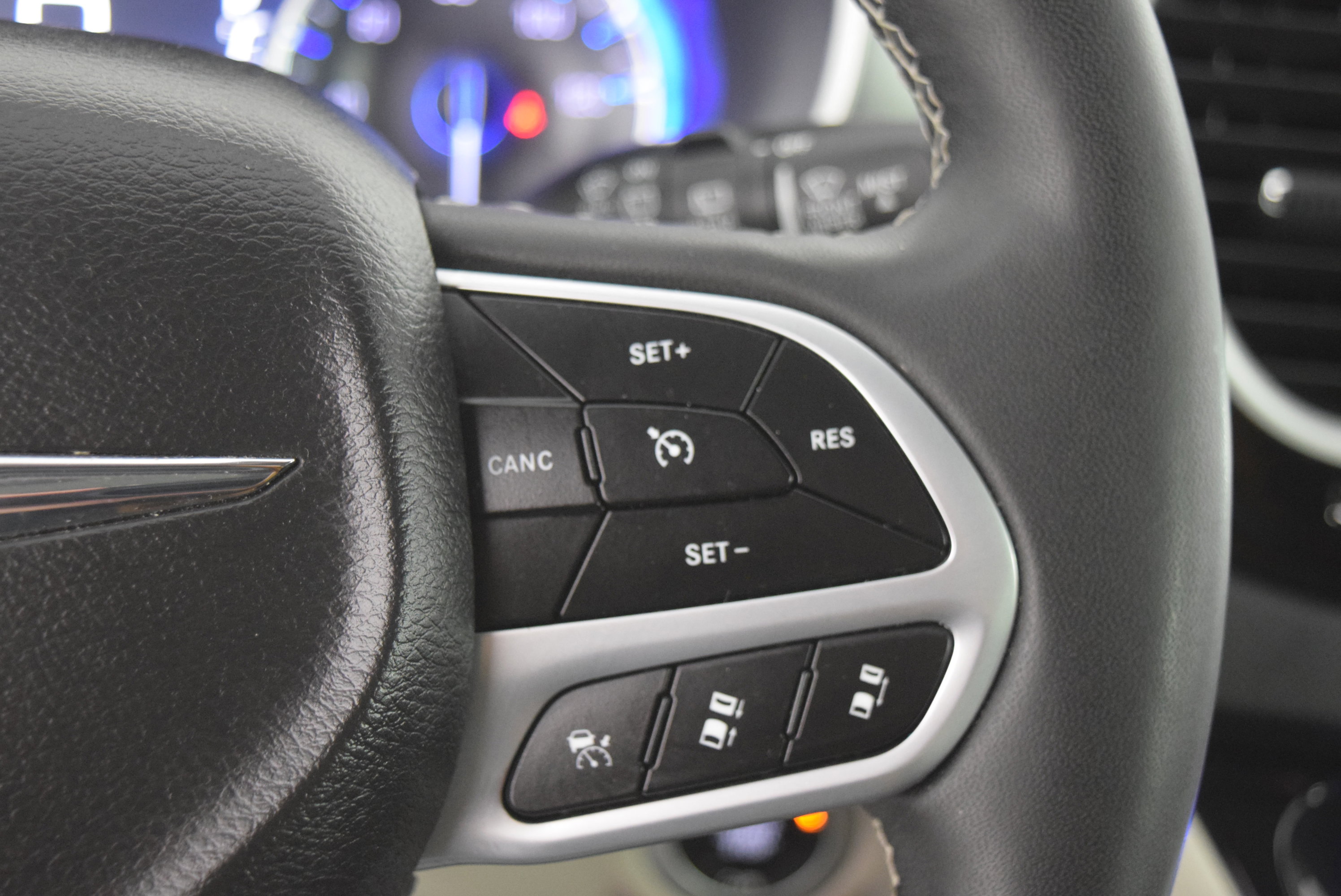 Used 2024 Chrysler Pacifica Touring-L image 16