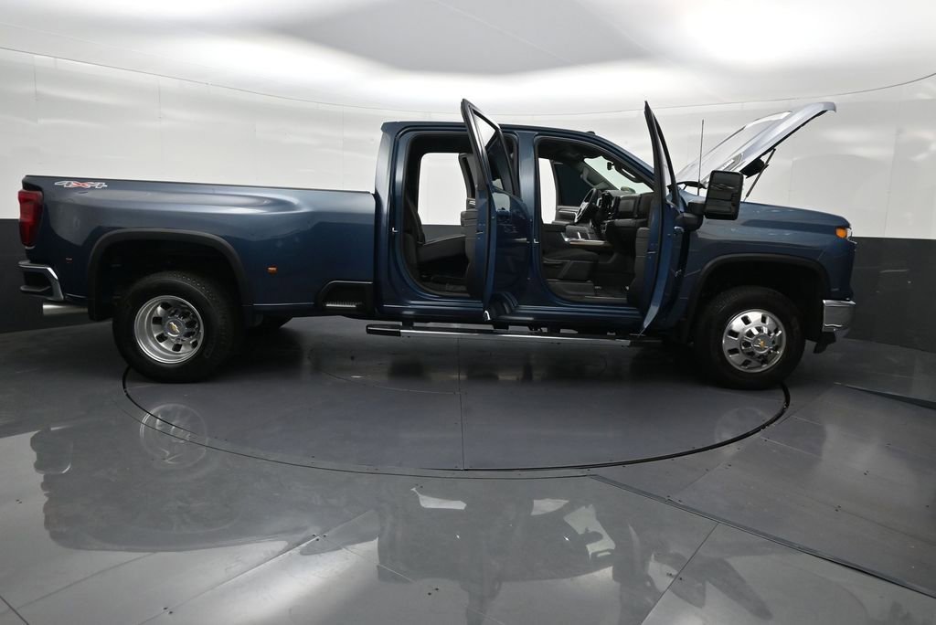 Used 2026 Chevrolet Silverado 3500 LT AWD/4WD image 36