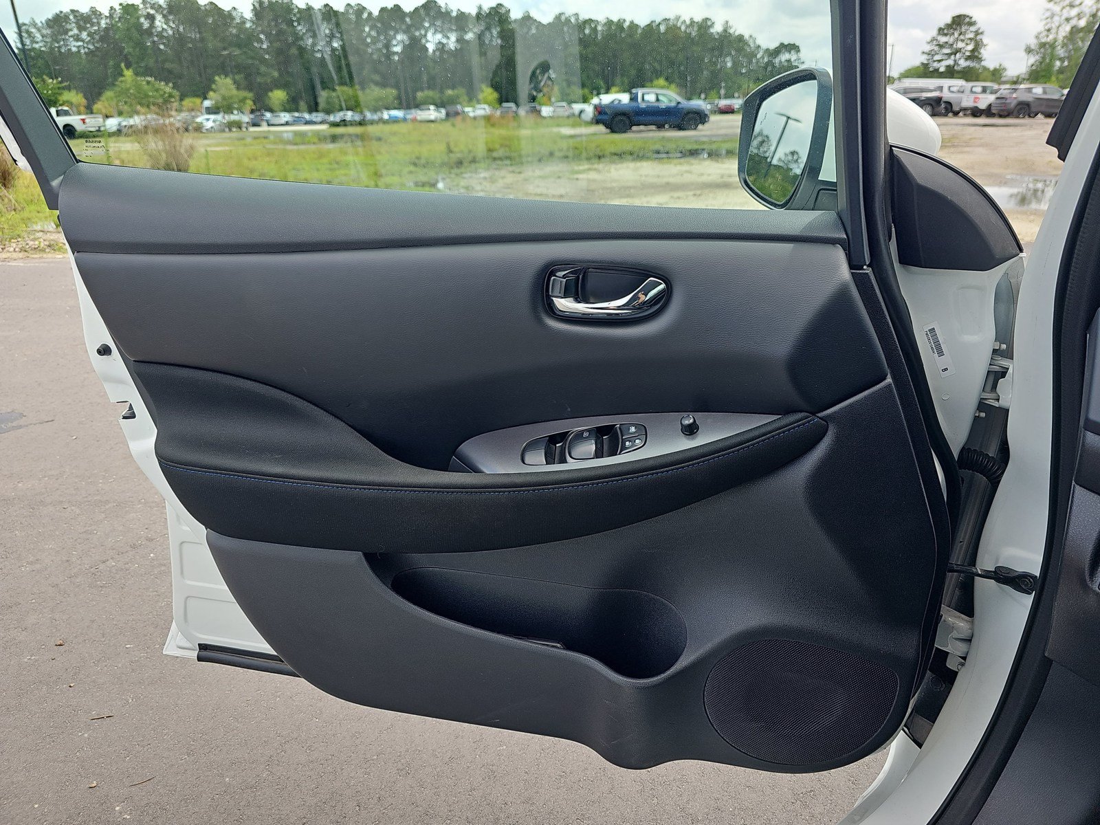 Used 2024 Nissan Leaf S FWD image 27