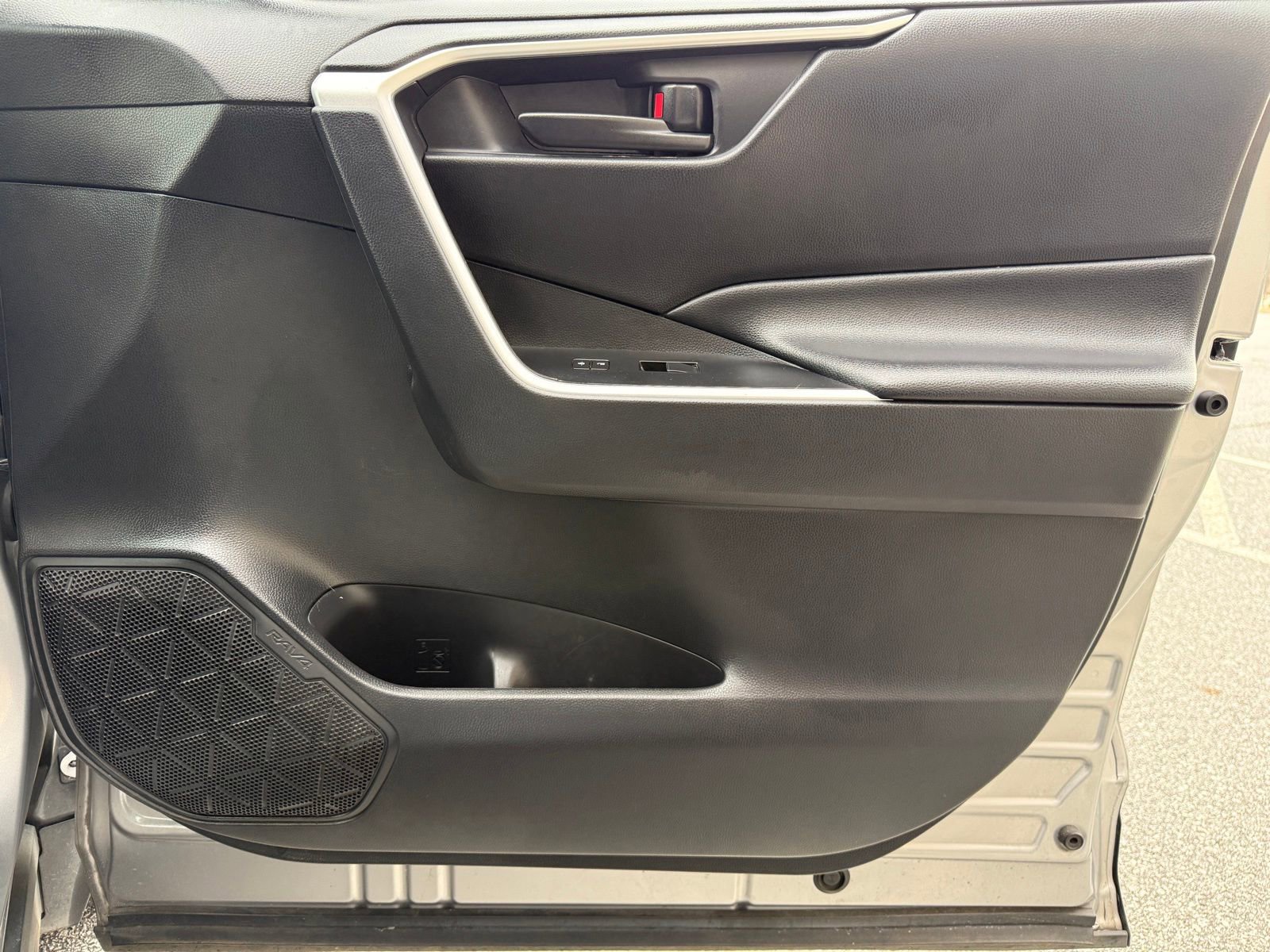 Used 2021 Toyota RAV4 LE image 42