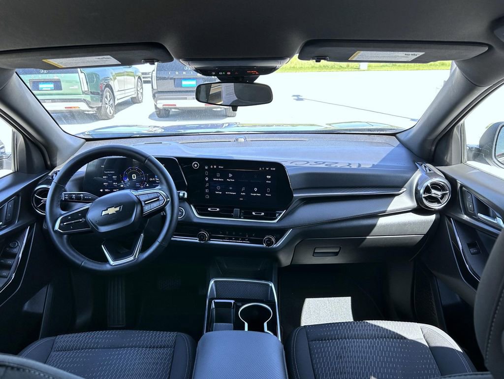 Used 2025 Chevrolet Equinox LT AWD/4WD image 14