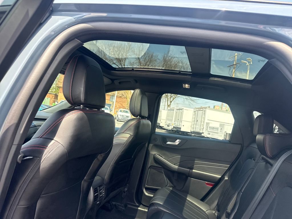 Used 2025 Ford Escape ST-Line Elite w/ Premium Technology Package AWD/4WD image 18