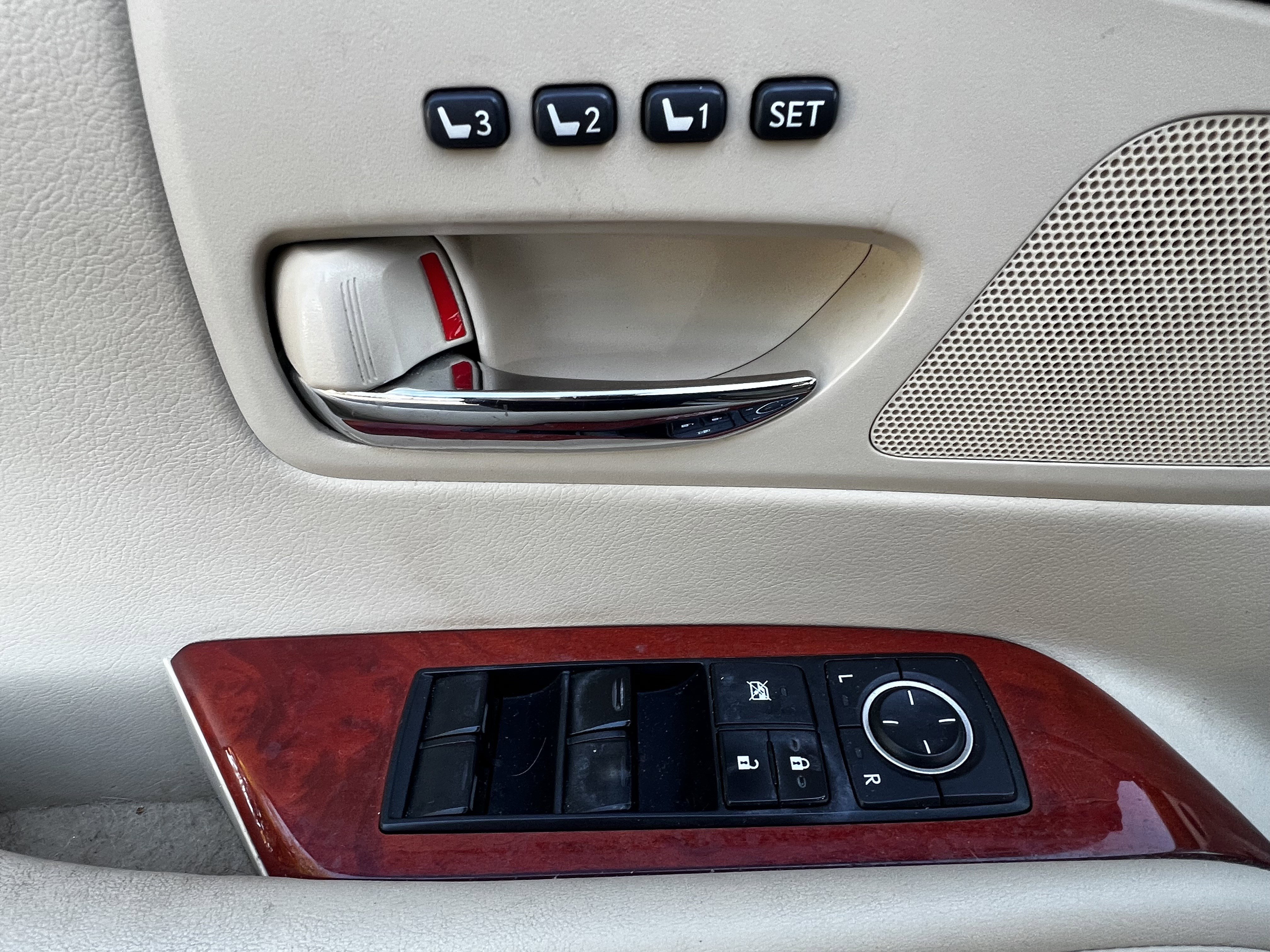 Used 2011 Lexus RX 450h AWD w/ Premium Pkg image 14