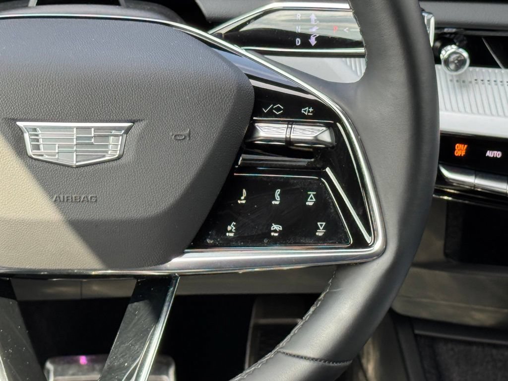 Certified 2025 Cadillac Optiq Sport 2 w/ LPO, Floor Liner Package AWD/4WD image 24